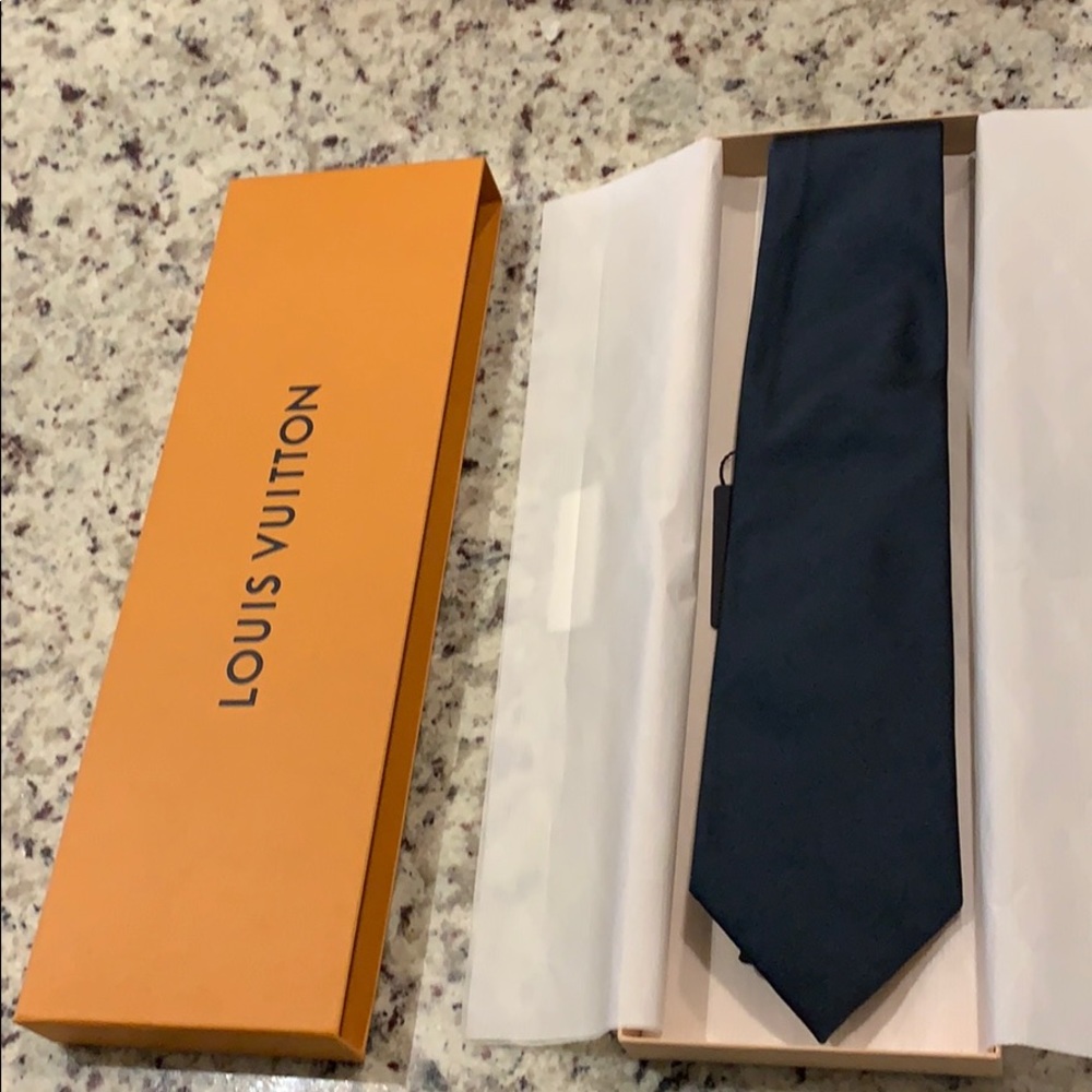 Louis Vuitton extremely dark green satin tie